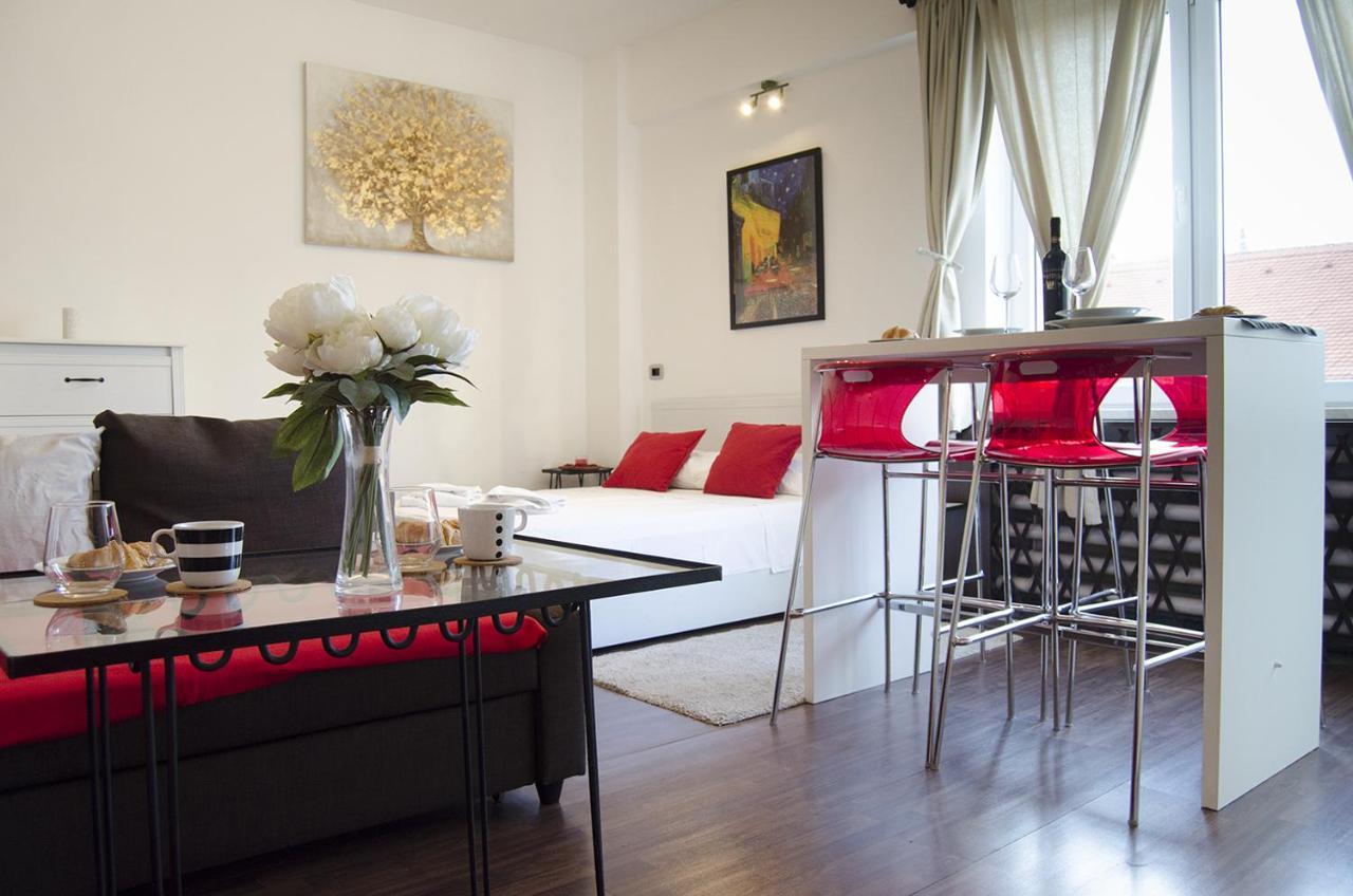 Studio Apartment With A View Of Ban Jelacic Square Zagreb Exterior foto